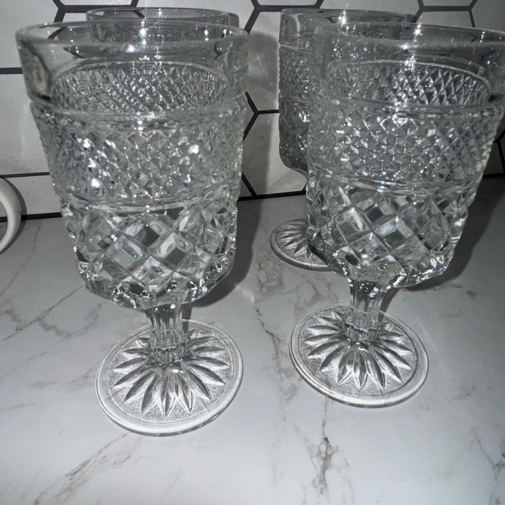 Elegant Crystal Goblet Set